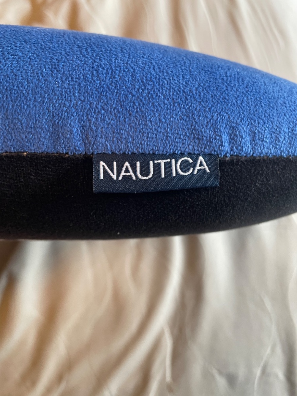 NAUTICA Neck Travel Pillow - Picture 3 of 3